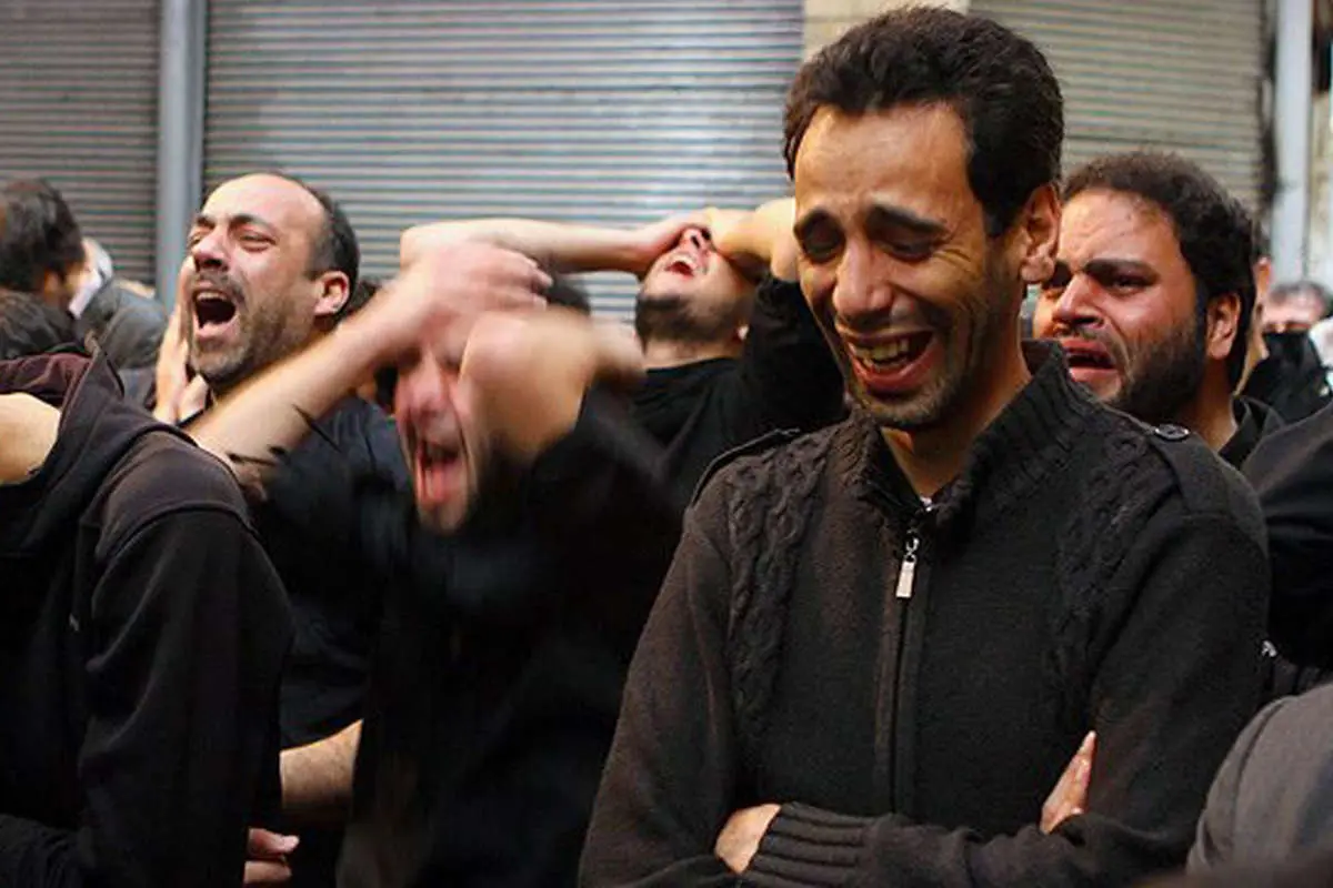 سوگواری مردم از کودکان و جوانان تا مسؤولان؛ سید حسن خمینی و احمدینژاد کنار مقام...