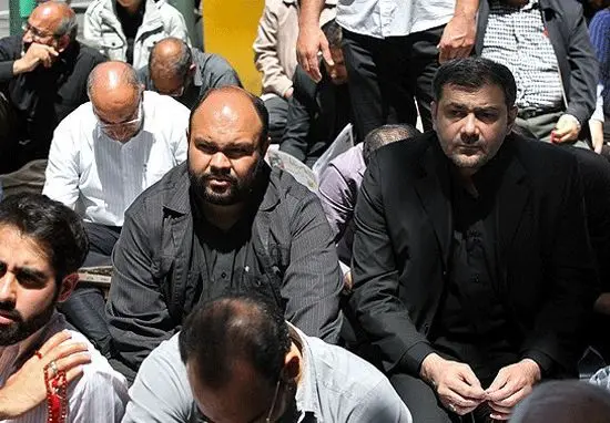 نامزدهای انتخابات در میان نمازگزاران