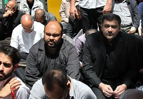 نامزدهای انتخابات در میان نمازگزاران