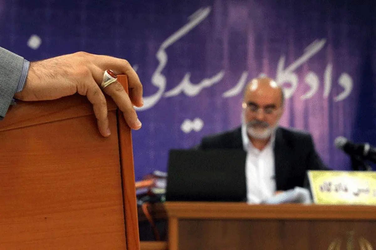 دادگاه فساد مالی؛ متهمان شوخ و پر تحرک
