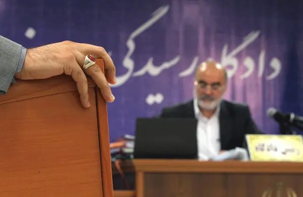 دادگاه فساد مالی؛ متهمان شوخ و پر تحرک