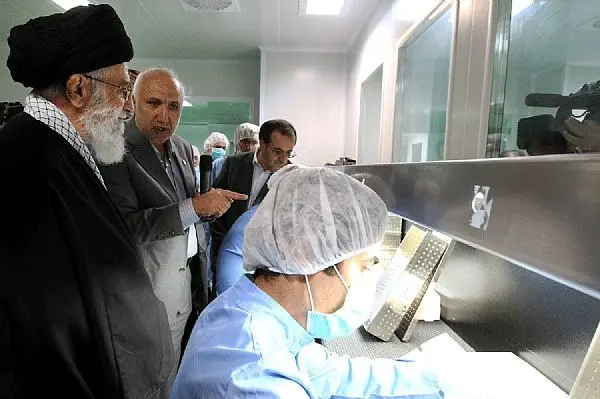 بازدید رهبر انقلاب از شركت كارخانجات داروپخش