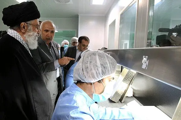 بازدید رهبر انقلاب از شركت كارخانجات داروپخش