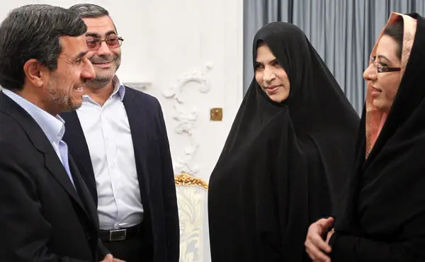از اعتراض راننده بدحجاب به عکاس و اشک و لبخند هنرپیشه‌ها تا درگیری خونین و پرتاب تخم‌مرغ سمت رئیس‌جمهور