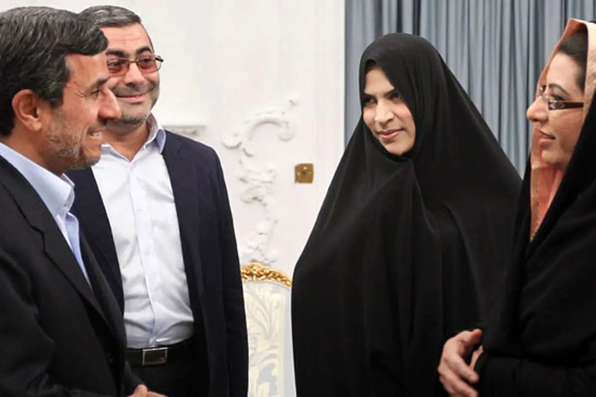 از اعتراض راننده بدحجاب به عکاس و اشک و لبخند هنرپیشهها تا درگیری خونین و پرتاب تخممرغ سمت رئیسجمهور