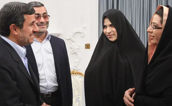 از اعتراض راننده بدحجاب به عکاس و اشک و لبخند هنرپیشه‌ها تا درگیری خونین و پرتاب تخم‌مرغ سمت رئیس‌جمهور