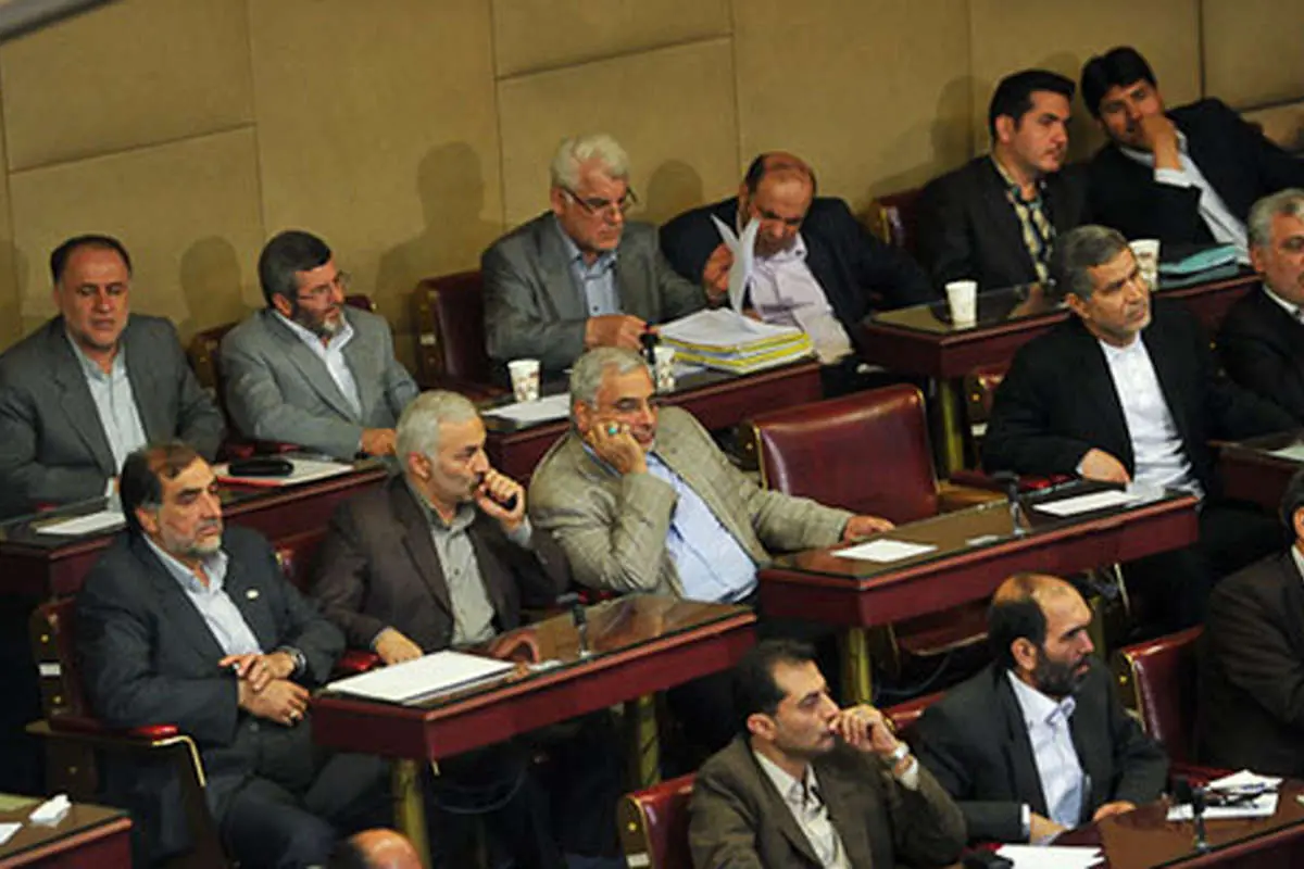 (تصوير)داماد احمدی نژاد در نشست دولت با مجلس نهمیها