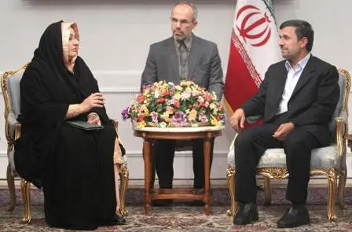 (تصوير)چادر مشکی خانم وزیر در دیدار با احمدی نژاد