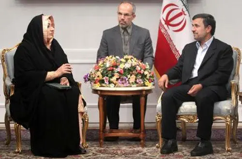 (تصوير)چادر مشکی خانم وزیر در دیدار با احمدی نژاد