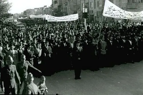 (تصویر) تشییع جنازه ملک‌الشعرای بهار