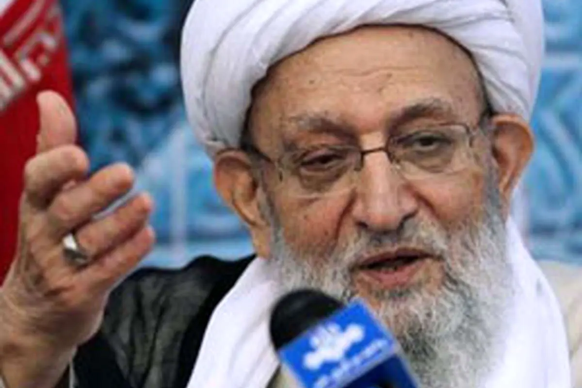 وفاداران به انقلاب اسلامی برای عبور از مشکلات راه حل ارائه دهند
