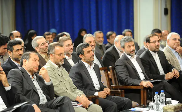 از حاشیه‌های جالب مجلس و شکل و شمایل جدید آقای هنرپیشه تا چهره خاص یک طراح مشهور و زندان زنان