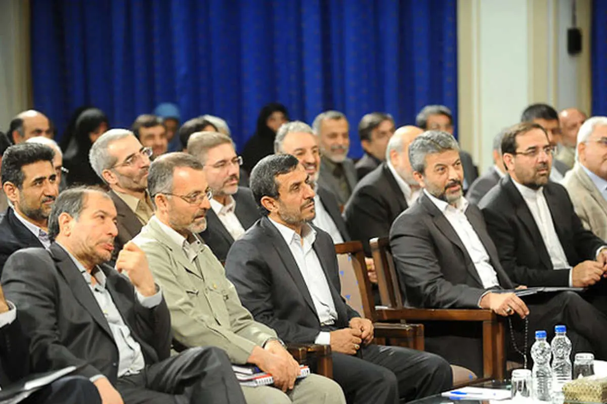 از حاشیههای جالب مجلس و شکل و شمایل جدید آقای هنرپیشه تا چهره خاص یک طراح مشهور و زندان زنان