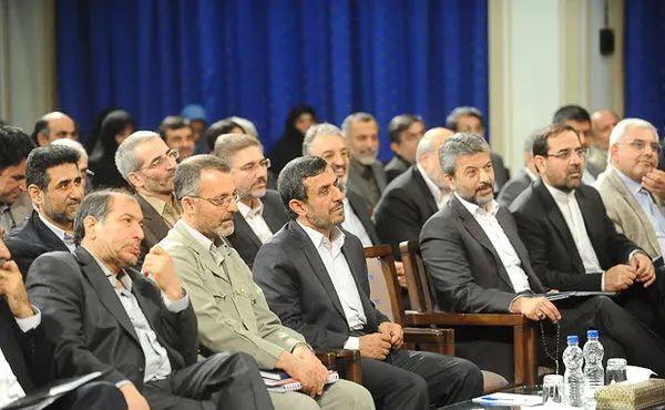 از حاشیه‌های جالب مجلس و شکل و شمایل جدید آقای هنرپیشه تا چهره خاص یک طراح مشهور و زندان زنان