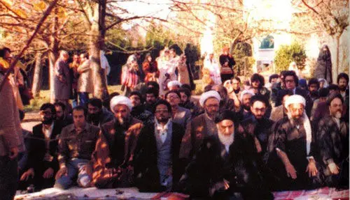 (عکس) خاتمی و مطهری پشت سر امام خمینی