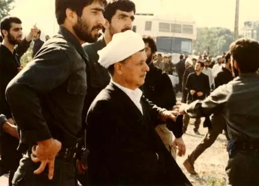 (تصاویر) سخنرانی‌ناتمام هاشمی در تشییع‌امام(ره)