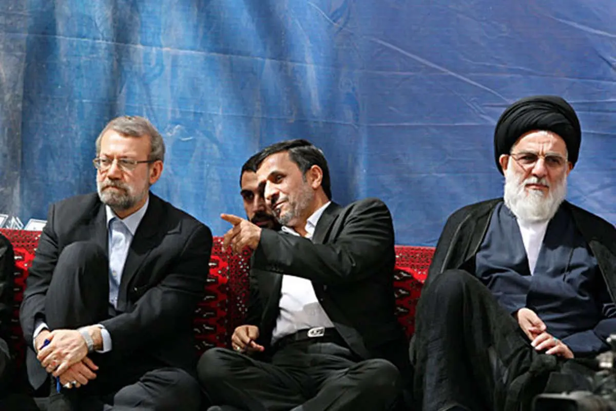 (تصاویر) علامتهای احمدینژاد در حین مراسم