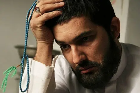 حامد بهداد در نقش یک روحانی