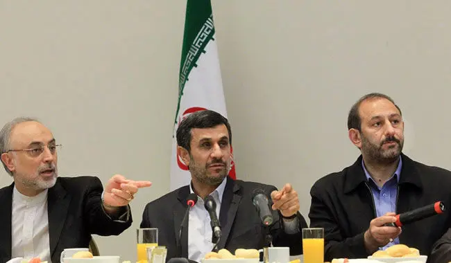 از مهمانان خصوصی اکران فیلم و برخورد هنرمندان و مسؤولان تا ژست هماهنگ احمدی‌نژاد...