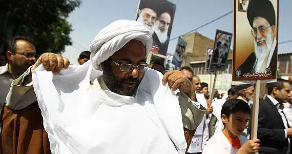 (تصاویر) راهپیمایی کفن‌پوشان ورامین