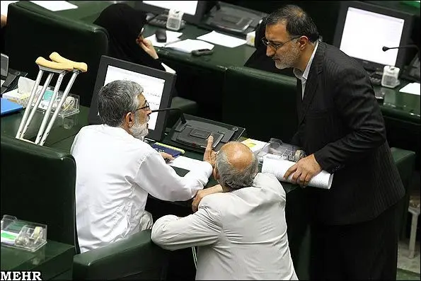 (تصاویر)حداد با پای شکسته و تیپ جدید در مجلس