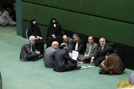 (تصوير)جلسه متفاوت در خانه ملت
