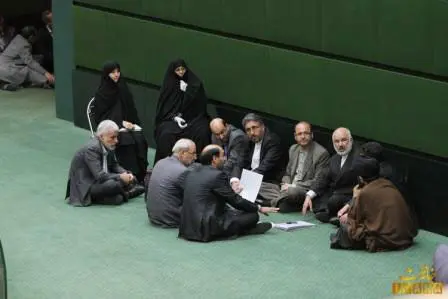 (تصوير)جلسه متفاوت در خانه ملت