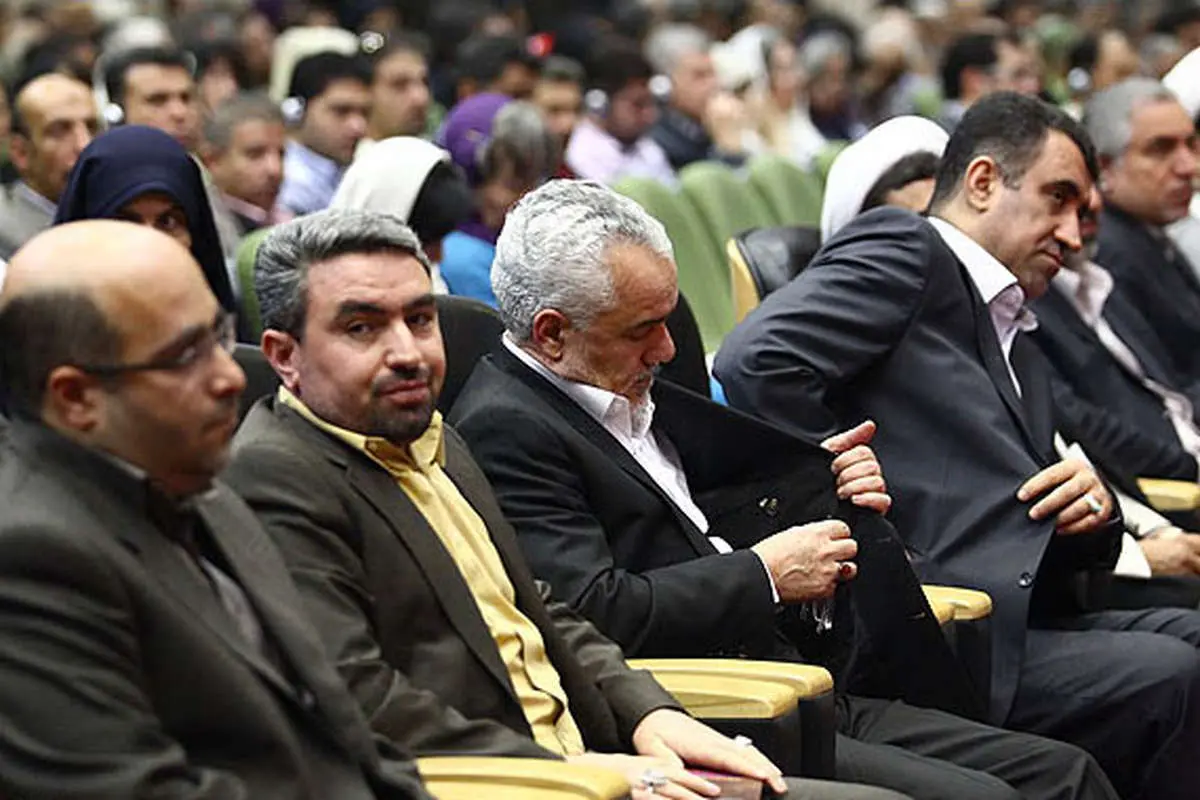 (تصاویر) وقتی دستان معاون اول سوژه می‌شود!