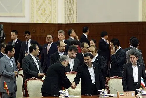 احمدی نژاد و دامادش در چین(تصوير)