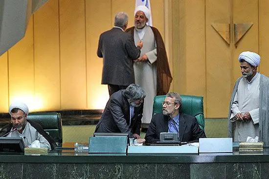 (تصاویر) متن و حواشی صحن علنی مجلس