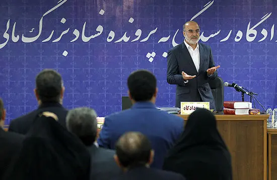 (تصاویر) وقتی قاضی مدرک رو می‌کند