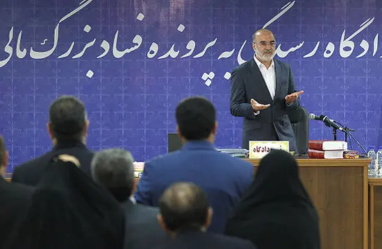 (تصاویر) وقتی قاضی مدرک رو می‌کند