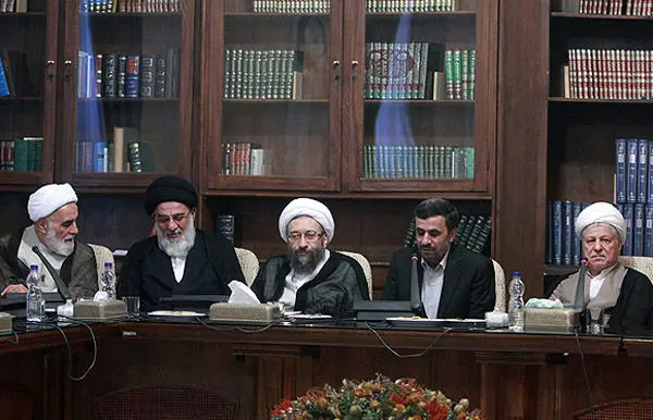 (تصاویر) وقتی احمدی‌نژاد به مجمع گزارش داد
