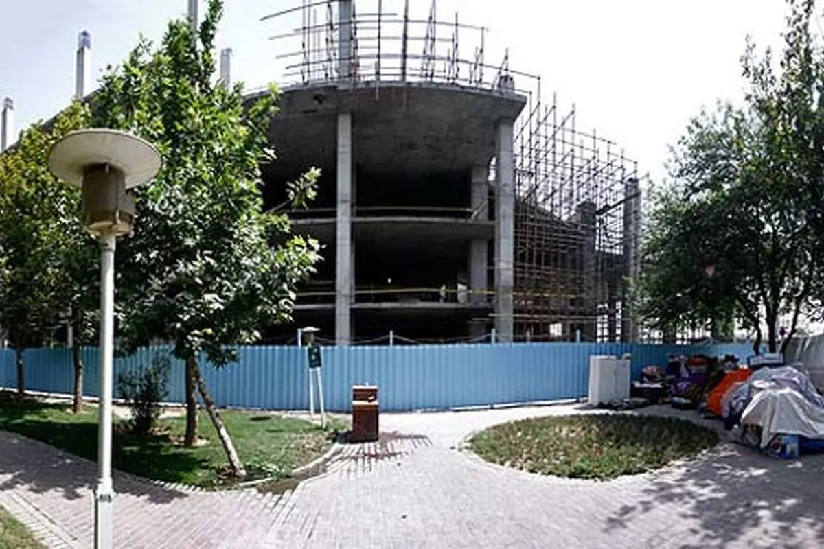 (تصاویر) زندگی یک خانواده تهرانی در پیادهرو