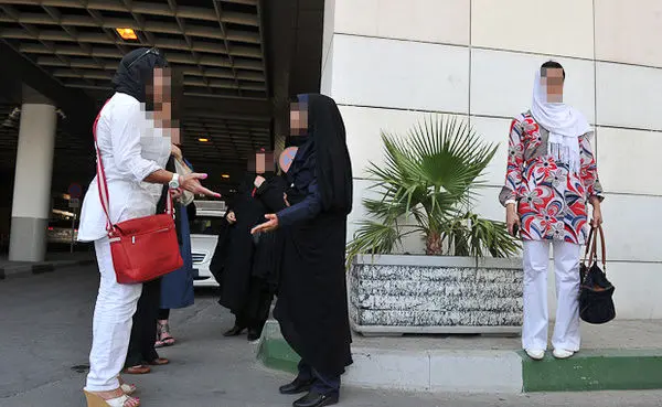 (تصاویر) برخورد با بدحجابی در حاشیه یک کنسرت