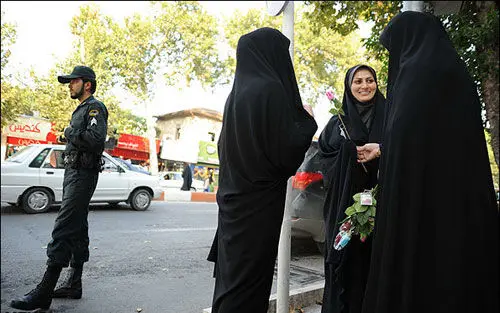(تصاوير) اجرای طرح تجلیل از بانوان باحجاب