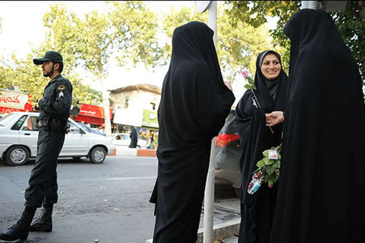 (تصاوير) اجرای طرح تجلیل از بانوان باحجاب