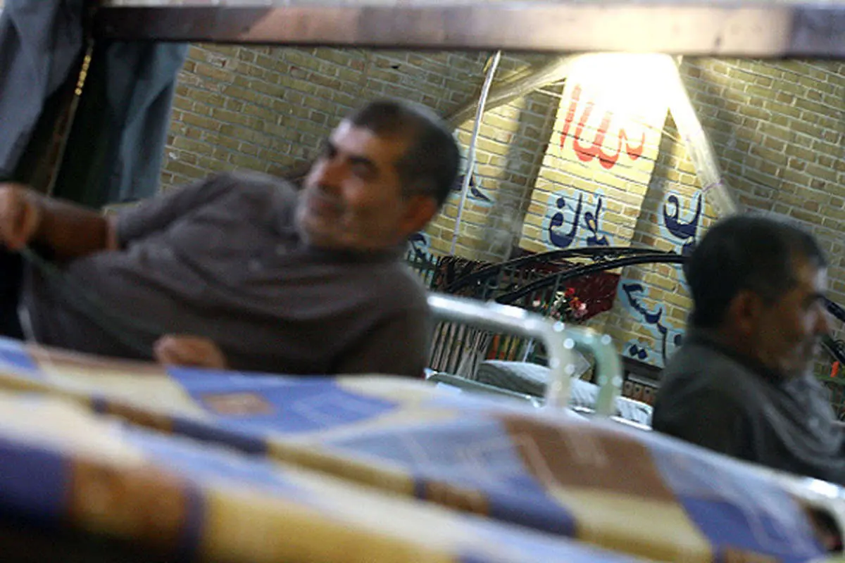 (تصاویر) افطاری شهرداری به بیخانمانها