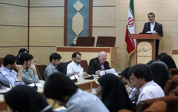 (تصاویر) اخراج خبرنگار ایرنا از کنفرانس خبری