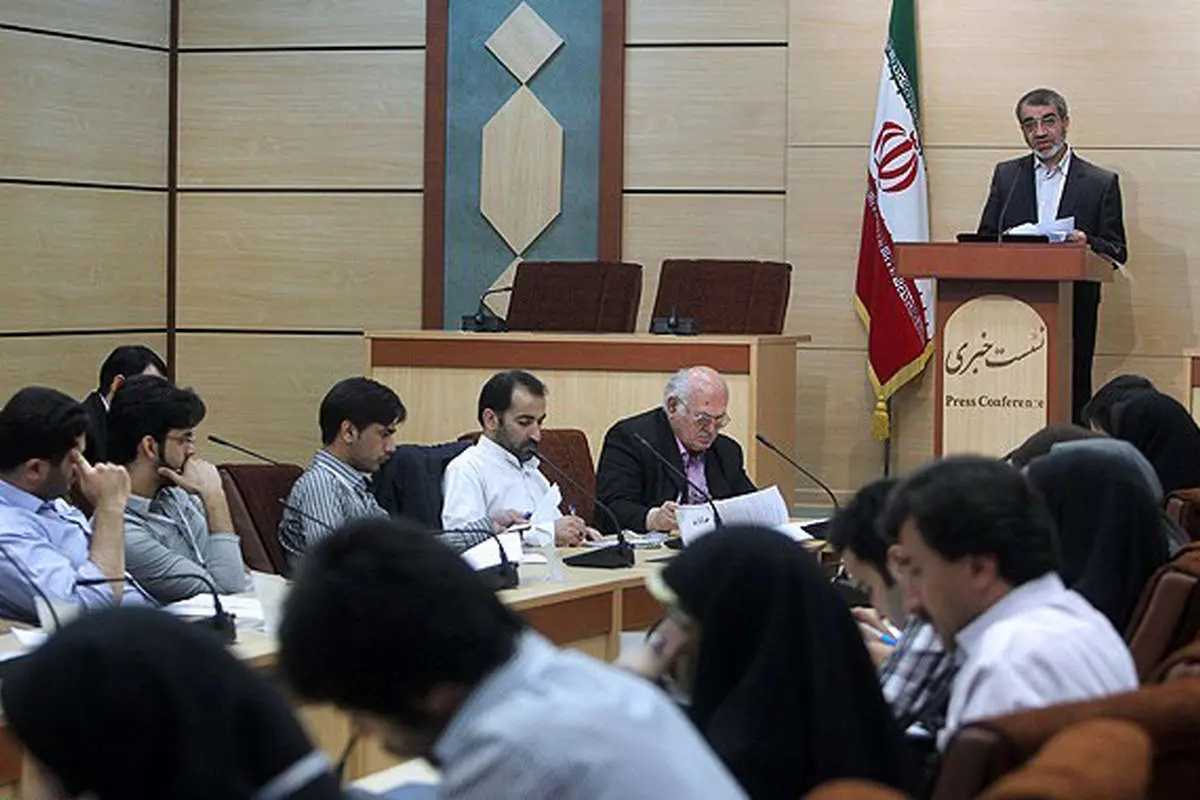 (تصاویر) اخراج خبرنگار ایرنا از کنفرانس خبری