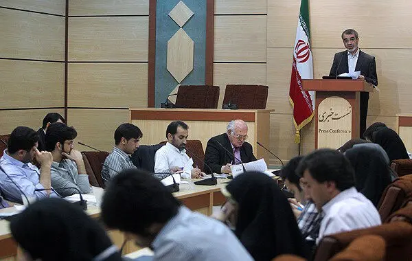 (تصاویر) اخراج خبرنگار ایرنا از کنفرانس خبری
