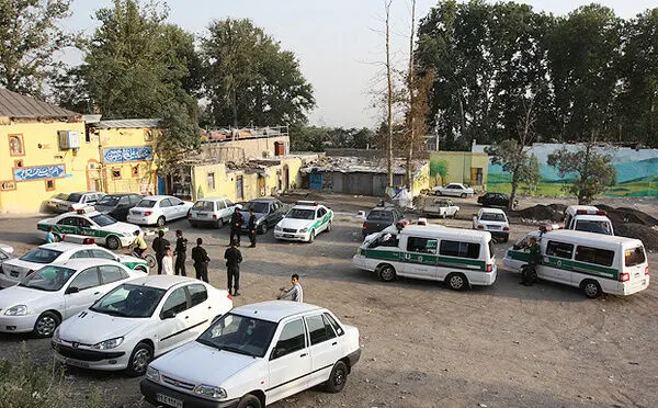 (تصاویر) از جمع‌آوری دختران از قهوه‌خانه‌ها تا برخورد با متخلفان