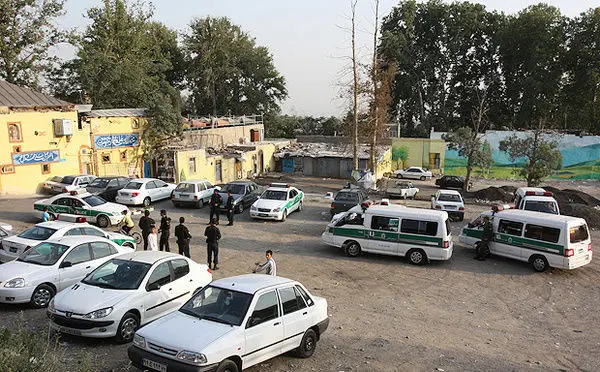 (تصاویر) از جمع‌آوری دختران از قهوه‌خانه‌ها تا برخورد با متخلفان