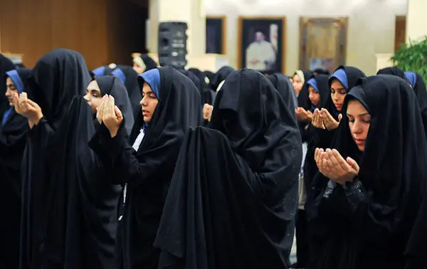 (تصاویر) افطاری ایتام با رئیس مجلس