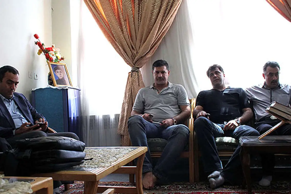 (تصاویر) همدردی علیدایی با بازماندگان زلزله