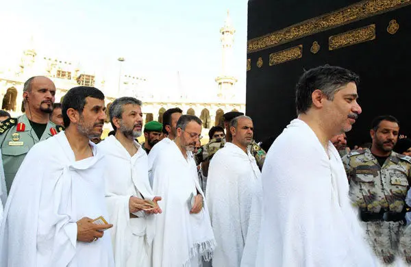 (تصاویر) طواف احمدی‌نژاد به دور خانه خدا