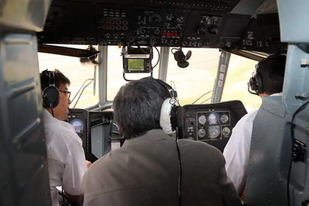 (تصویر) احمدی‌نژاد در کابین خلبان