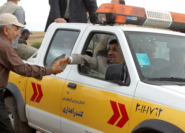 (تصاویر) رئیس جمهور در مناطق زلزله‌زده