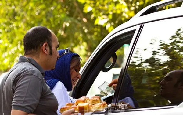 (تصاویر) کمک پرستو صالحی و خانواده حجازی به زلزله‌زدگان