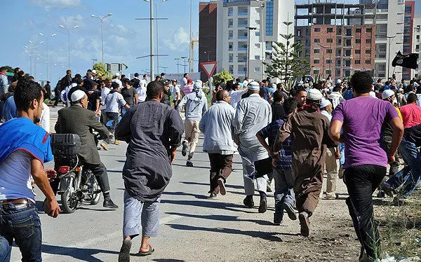 (تصاویر) محاصره سفارت امریکا درتونس